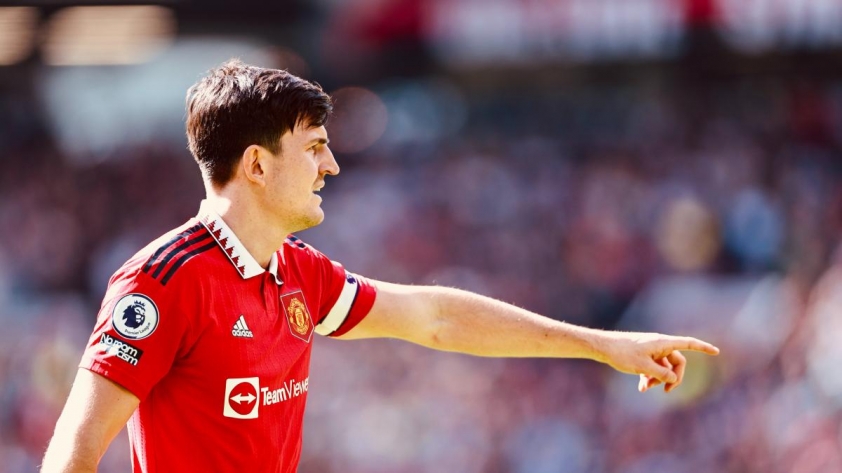 Erik ten Hag: Tước băng đội trưởng của Maguire có lợi cho MU 309794