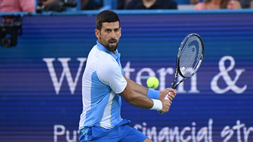 Djokovic thắng áp đảo Monfils, phá kỷ lục của Nadal 314946