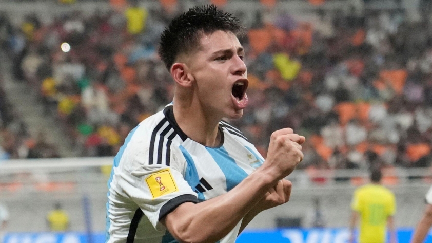 claudio-echeverri-argentina-1701094301.jpg