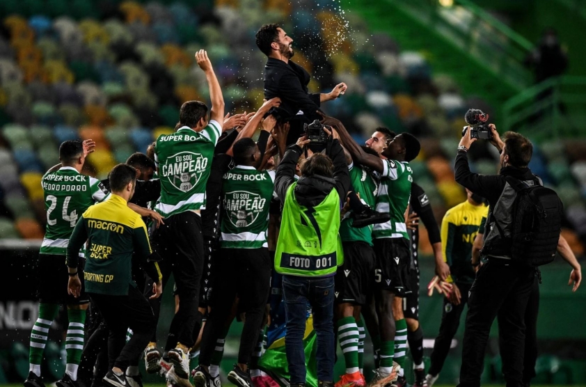 Sporting Lisbon chia rẽ khi Amorim đến MU: Nước mắt và sự phẫn nộ-549763