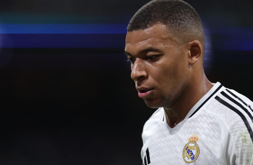 Mbappe 'hục hặc' Ancelotti, không hạnh phúc ở Real Madrid-554003