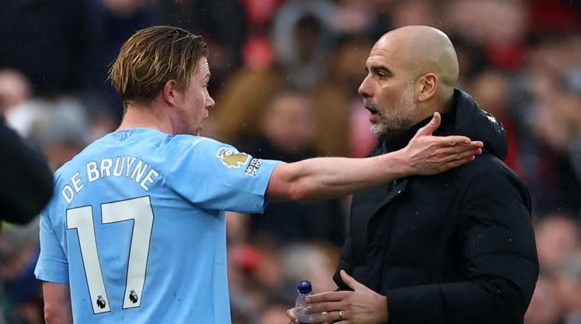 Pep Guardiola hục hặc với Kevin De Bruyne-564266