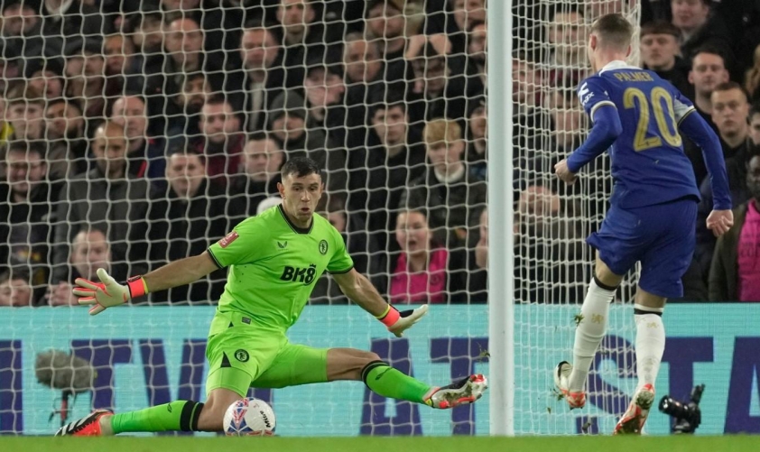 Thủ môn số một thế giới được 'chỉ điểm' tới Chelsea 573673
