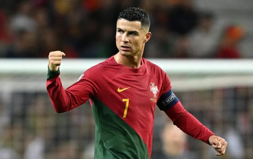 Huyên chê Messi, khen Ronaldo và Mbappe hết lời-573840