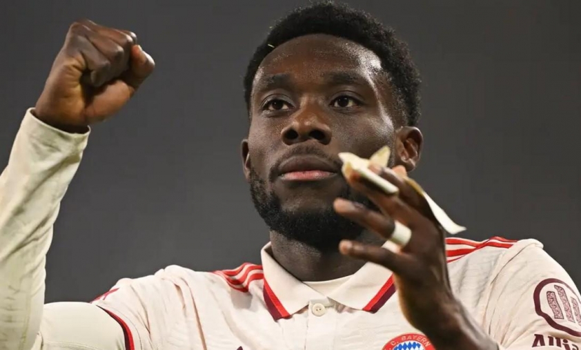 Bellingham 'rù quến' Alphonso Davies tới R-576397