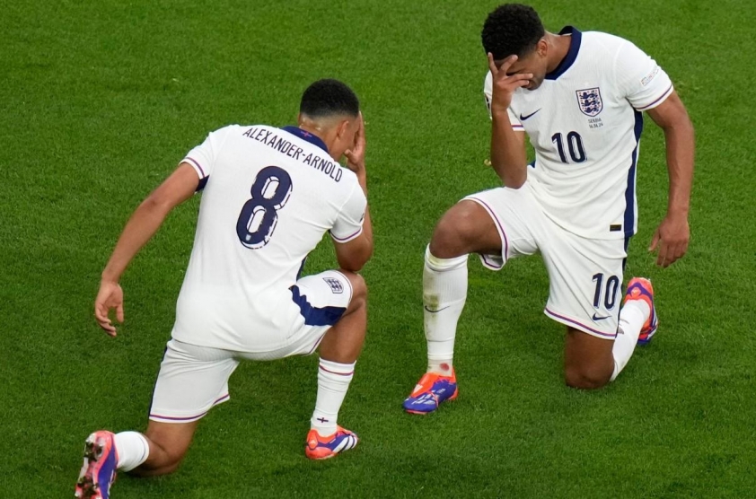Slot nói một điều về hành động gây tranh cãi của Trent Alexander-Arnold 576580