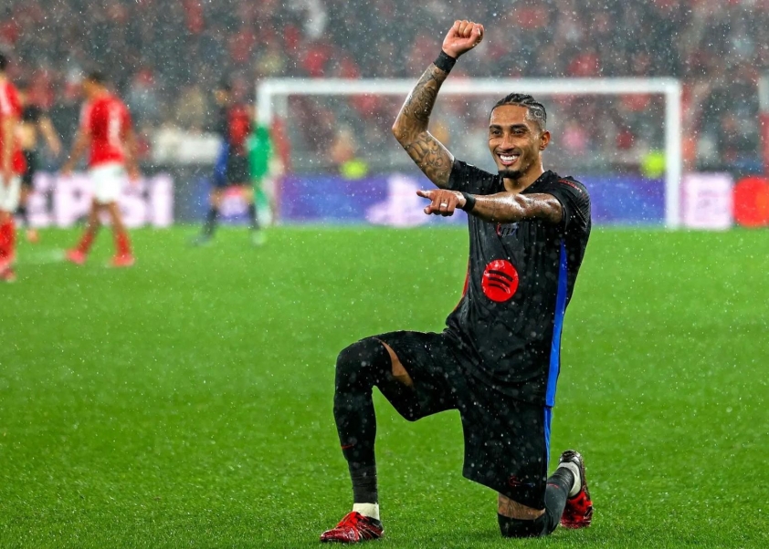 Man City chơi lớn: 100 triệu euro cho Raphinha, Barca khó từ chối!-586178