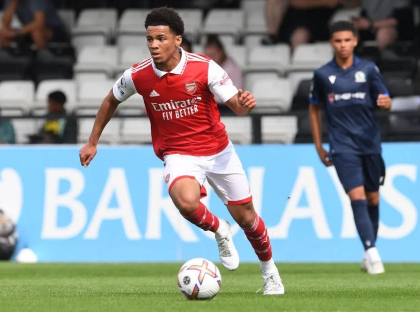Thần đồng Arsenal bị cấm vào phòng thay đồ của đội Một-589768