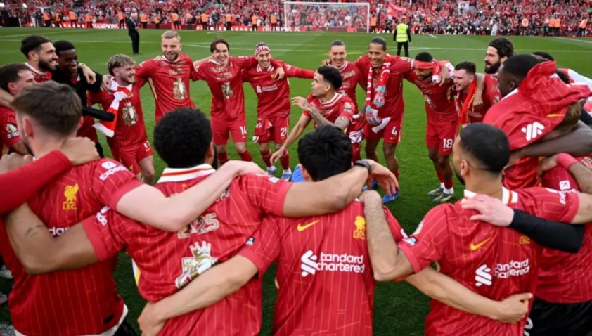 Chùm ảnh Liverpool ăn mừng chức vô địch NHA 2024/25: Đêm không ngủ ở Anfield 627131
