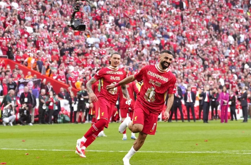 Chùm ảnh Liverpool ăn mừng chức vô địch NHA 2024/25: Đêm không ngủ ở Anfield 627134