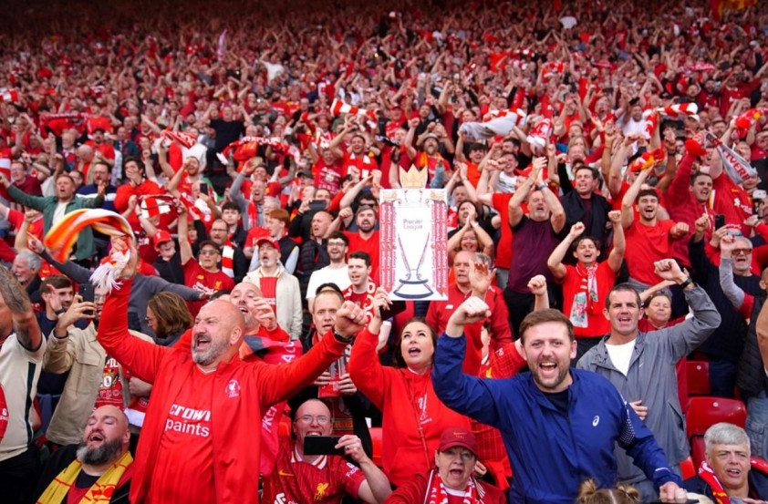 Chùm ảnh Liverpool ăn mừng chức vô địch NHA 2024/25: Đêm không ngủ ở Anfield 627143