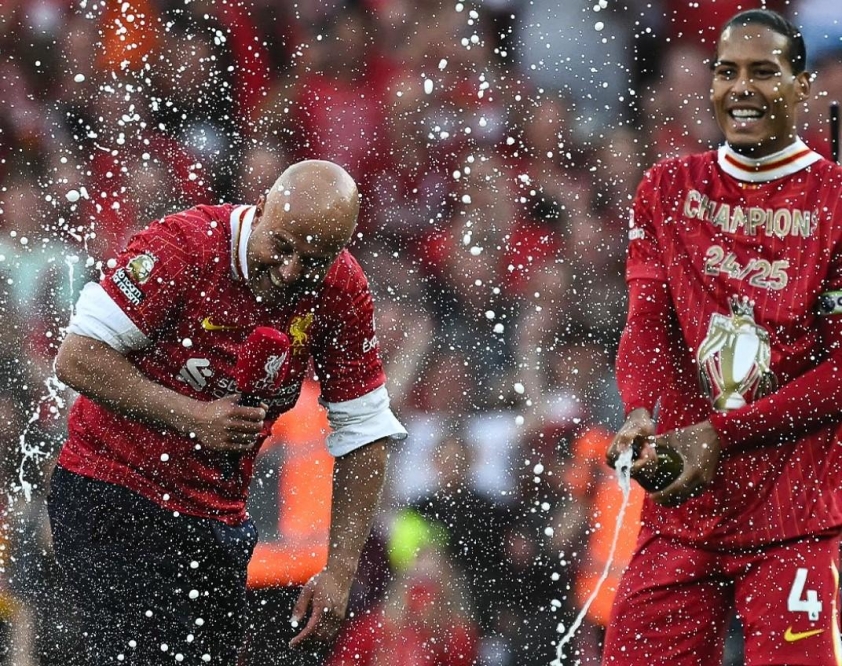 Chùm ảnh Liverpool ăn mừng chức vô địch NHA 2024/25: Đêm không ngủ ở Anfield 627124