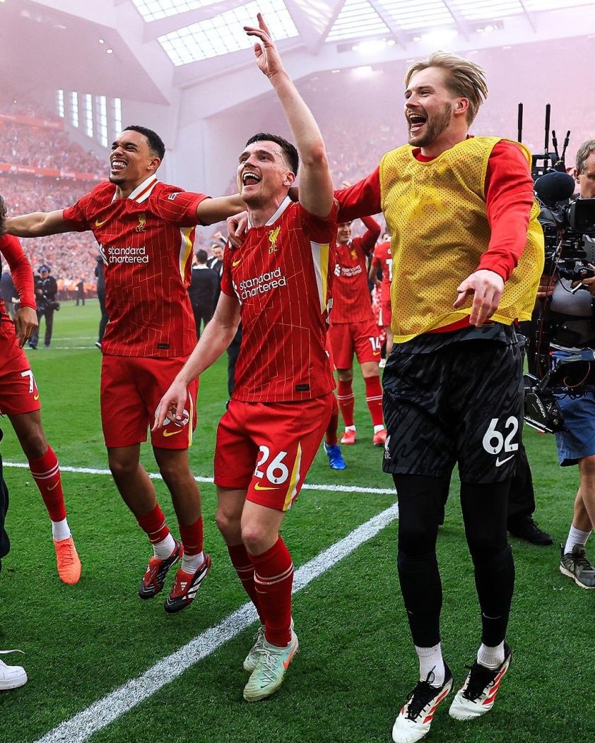 Chùm ảnh Liverpool ăn mừng chức vô địch NHA 2024/25: Đêm không ngủ ở Anfield 627125