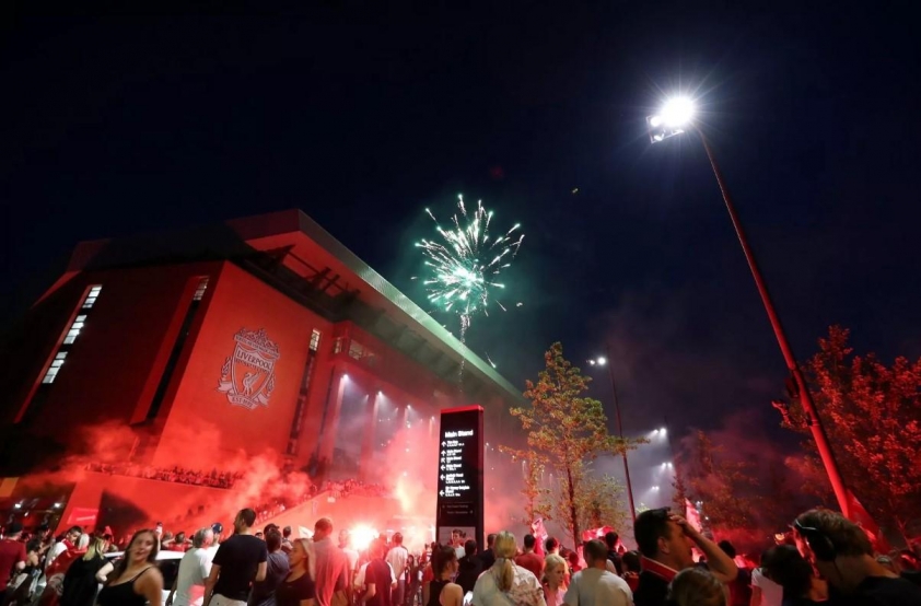 Chùm ảnh Liverpool ăn mừng chức vô địch NHA 2024/25: Đêm không ngủ ở Anfield 627126