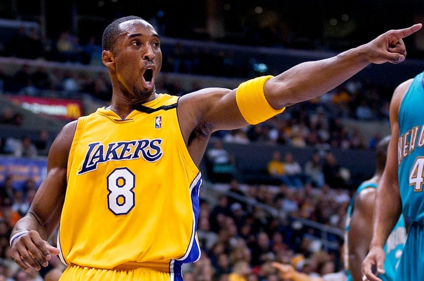 Cố huyền thoại bóng rổ Kobe Bryant được dựng tượng tri ân vào ngày đặc biệt 317953