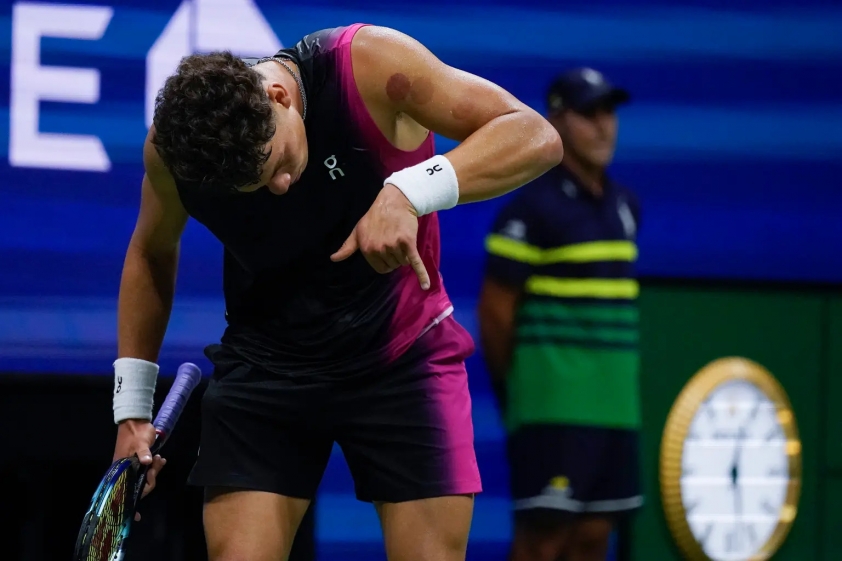 Bố của Ben Shelton chưa hết 'ấm ức' với thái độ của Djokovic 327186