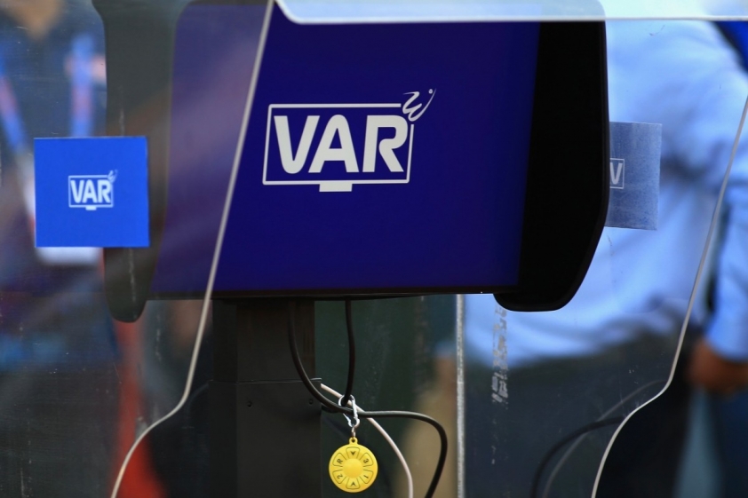 man-check-var-cau-ky-o-tran-mo-man-vleague-202324-1719217739.jpeg