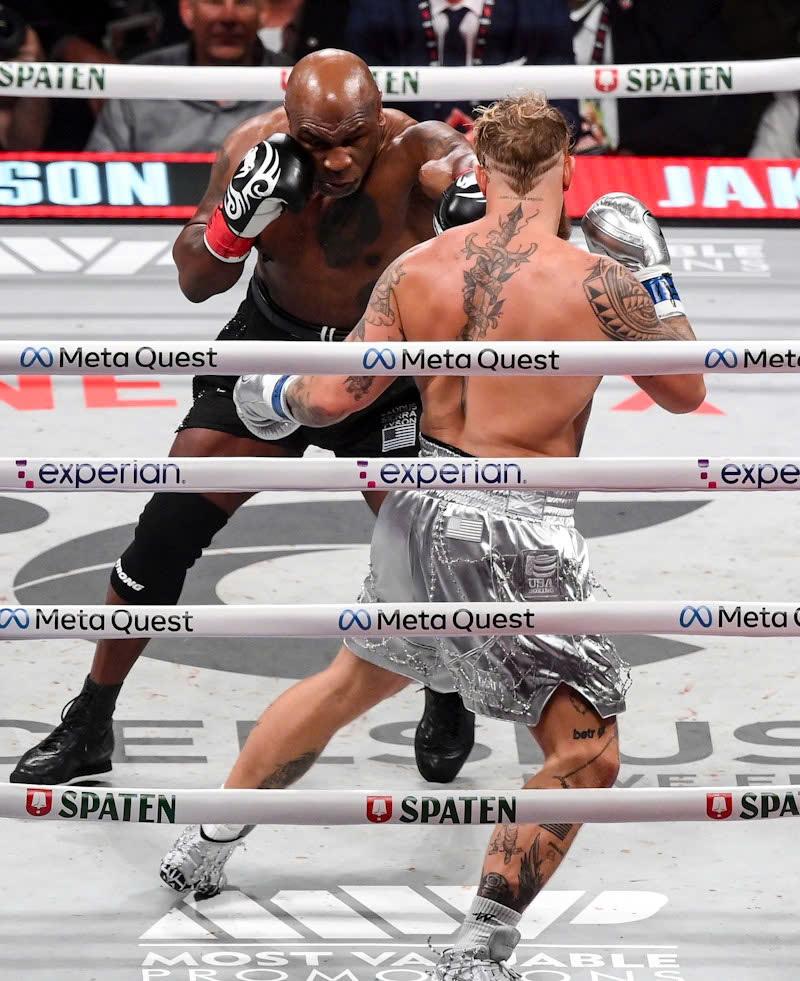 Trực tiếp Mike Tyson vs Jake Paul: Trận đấu bắt đầu 557553