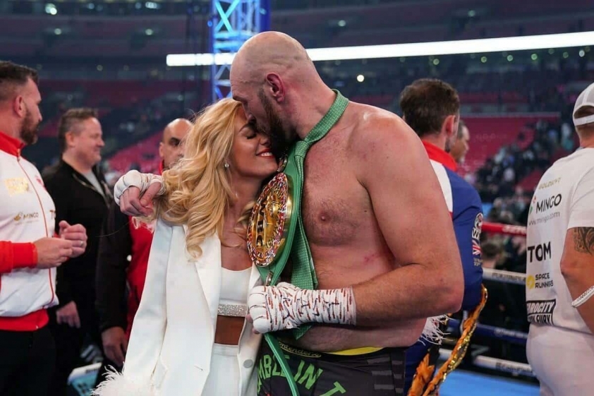 Tyson Fury và sự hy sinh lớn: 3 tháng không nói chuyện với vợ 570502