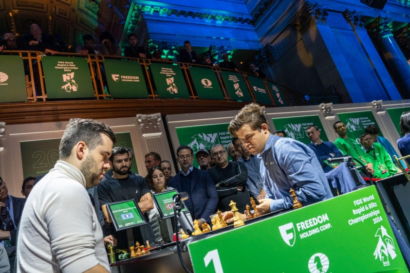 Vì sao Magnus Carlsen và Ian Nepomniachtchi bị cáo buộc dàn xếp tỷ số tại giải vô địch thế giới? 577543