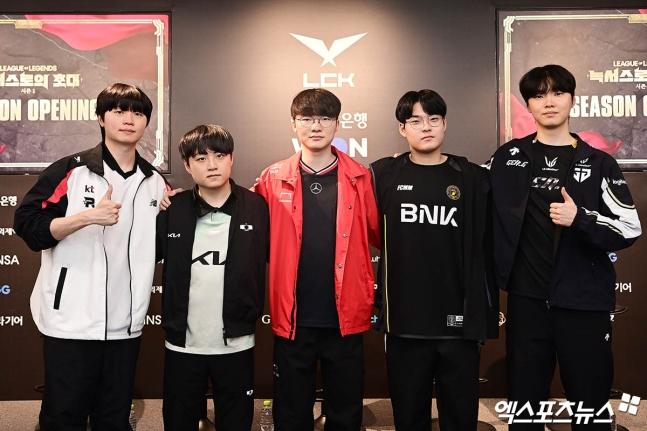 Faker cùng team MID tự hào giành lại ngai vàng tại LCK Season Opening 2025 581576