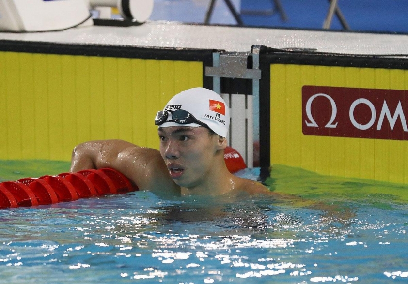 1200px-2018-10-07_Swimming_Boys'_400_m_Freestyle_Final_at_2018_Summer_Youth_Olympics_(Martin_Rulsch)_36