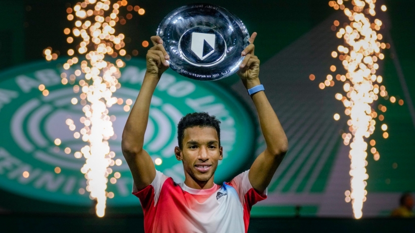 Felix Auger-Aliassime tụt dốc không phanh 321130