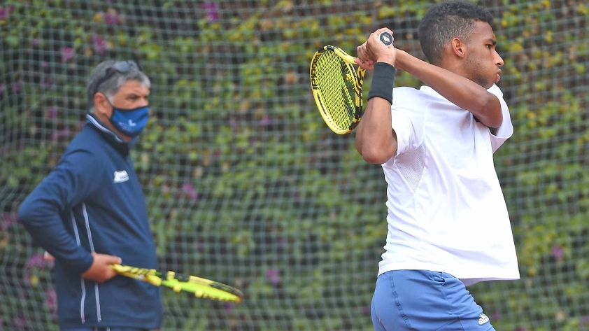 Felix Auger-Aliassime tụt dốc không phanh 321133