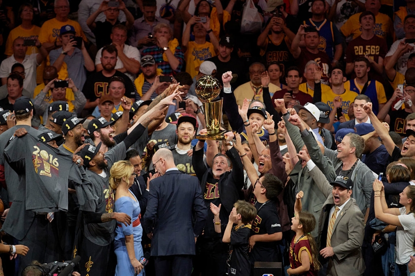 Nhà vô địch NBA 2016 chính thức trở về