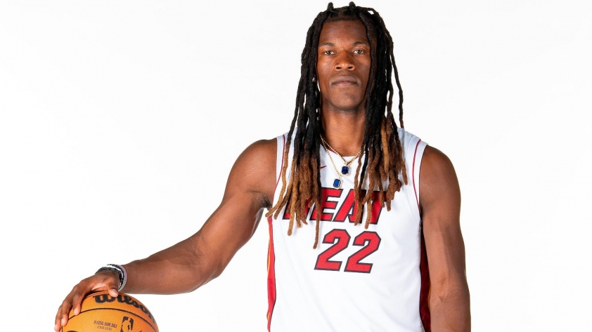 Jimmy Butler xuất hiện với kiểu tóc cực chất tại NBA Media Day 335864