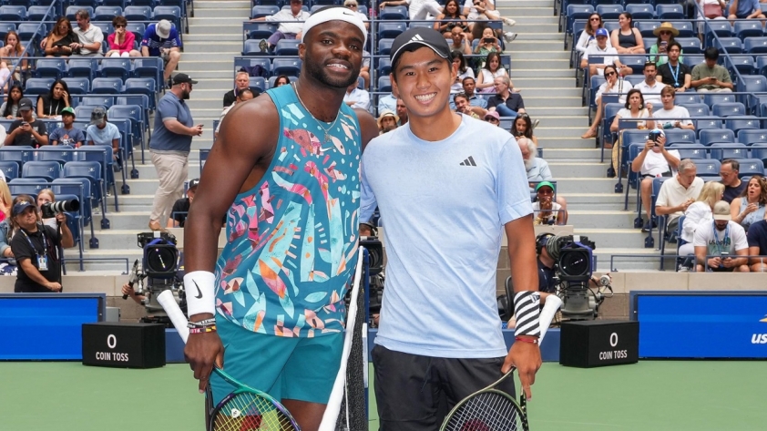 Frances Tiafoe (trái) và Learner Tien (phải) trong trận đấu ở vòng 1 US Open 2023