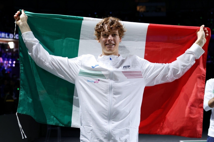 Jannik Sinner ăn mừng chức vô địch Davis Cup Finals 2023