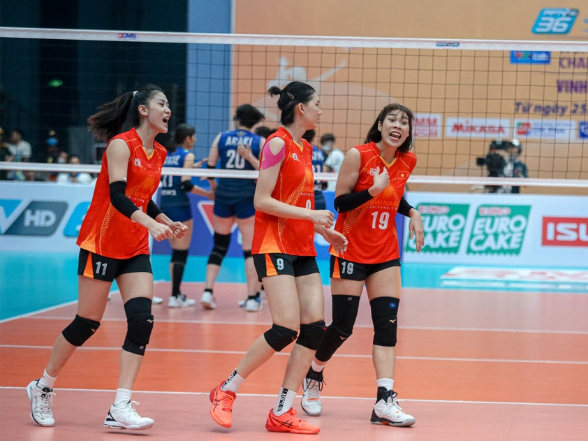 Như Quỳnh tỏa sáng, bóng chuyền nữ Việt Nam vẫn không tránh khỏi thất bại trước VakifBank 372313