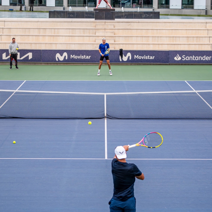 Rafael Nadal tập luyện cùng