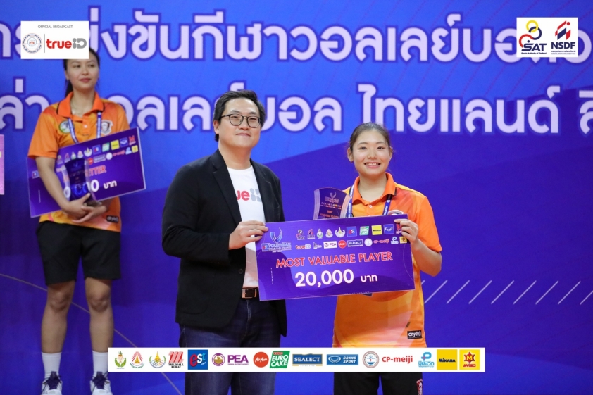 Hat-trick danh hiệu cá nhân, Sasipapron Janthasiwut vẫn trượt MVP bóng chuyền nữ VĐQG Thái Lan 408103
