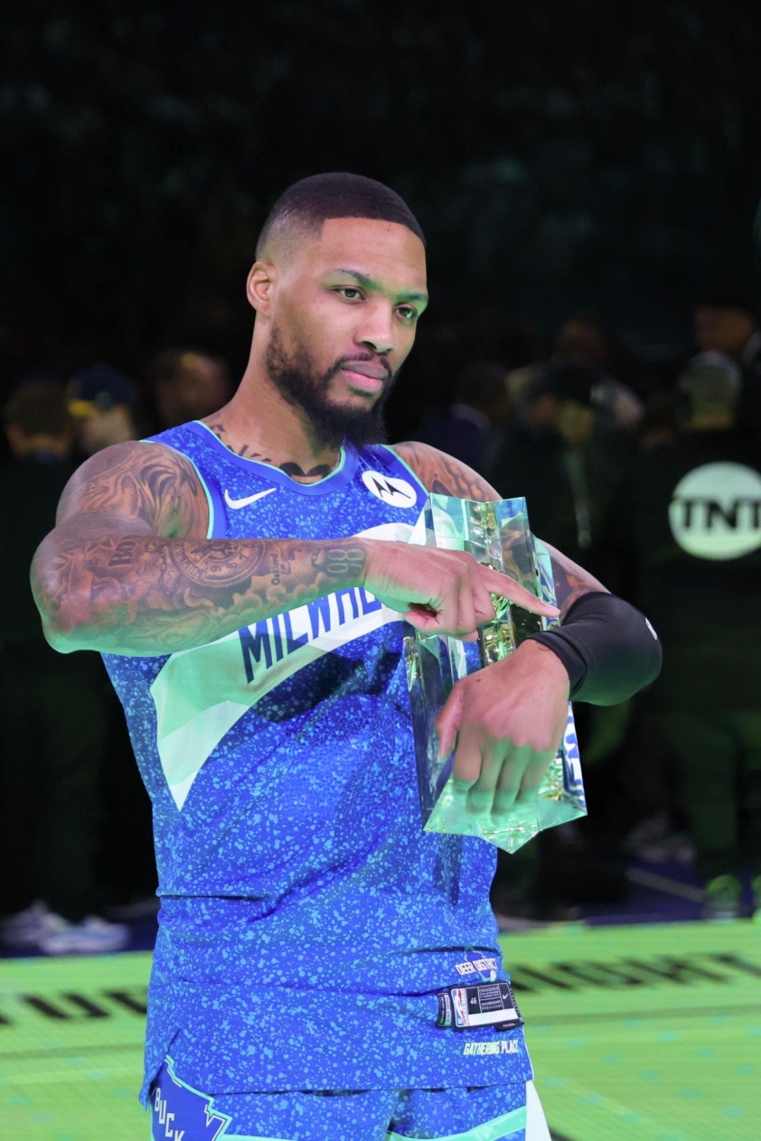 Nhận danh hiệu MVP All-Star 2024, siêu sao Damian Lillard đi vào lịch sử NBA 408141