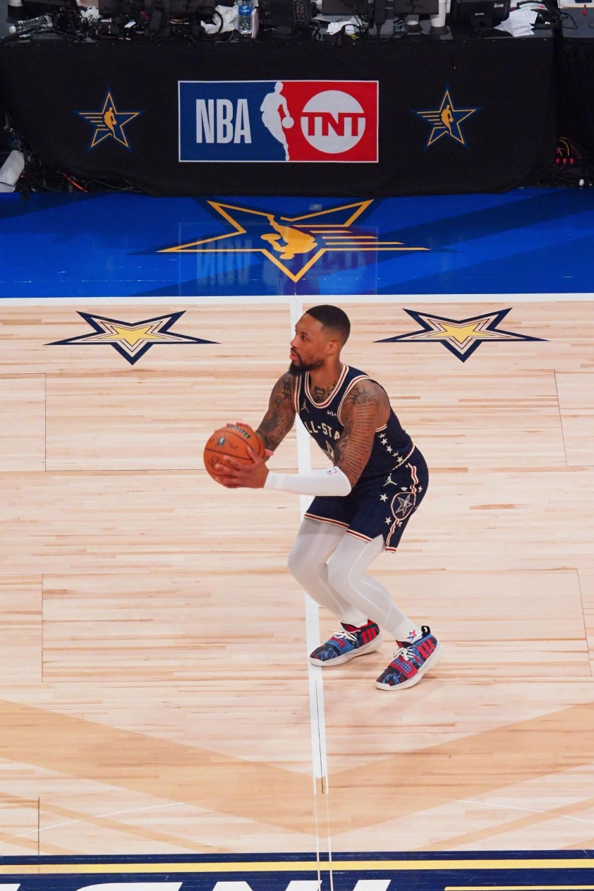 Nhận danh hiệu MVP All-Star 2024, siêu sao Damian Lillard đi vào lịch sử NBA 408144