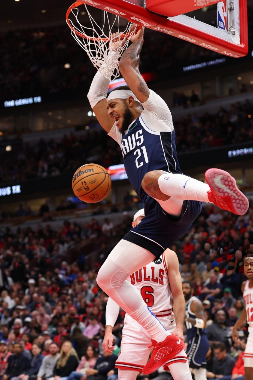 Ném không biết trượt là gì, cận vệ của 'Hoàng tử' Luka Doncic đi vào lịch sử NBA 420273
