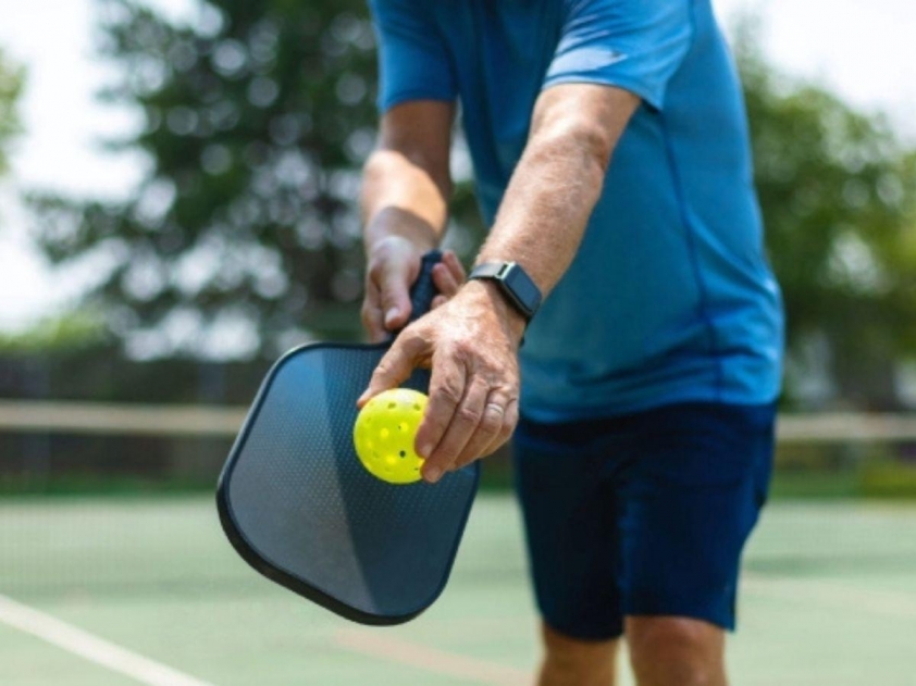 Cách phát bóng Pickleball chính xác nhất 515550