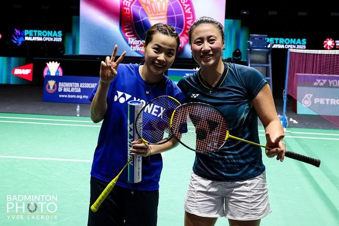 Nguyễn Thùy Linh vừa thi đấu, vừa làm HLV ở giải Malaysia Open 2025 580372
