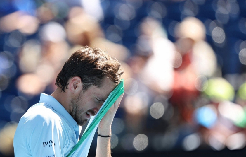 Medvedev 'toát mồ hôi hột' trước tay vợt Thái Lan trận ra quân Australian Open 2025 582773