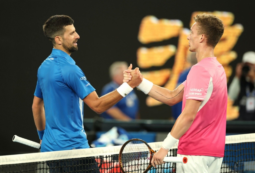 'Out trình' Lehecka, Djokovic gặp Alcaraz ở tứ kết Australian Open 2025 584890