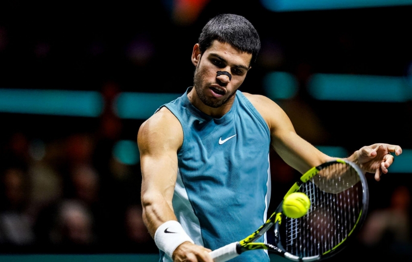 Alcaraz thoát hiểm ngoạn mục trận ra quân Rotterdam Open 2025 589438