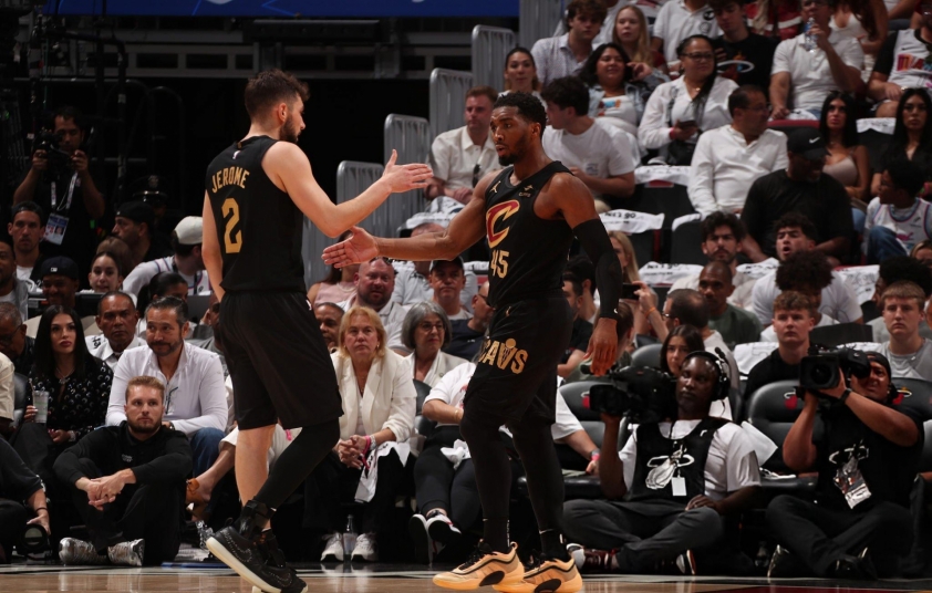 Nghiền nát Miami Heat ở vòng playoff, Cleveland Cavaliers đi vào lịch sử NBA 627537