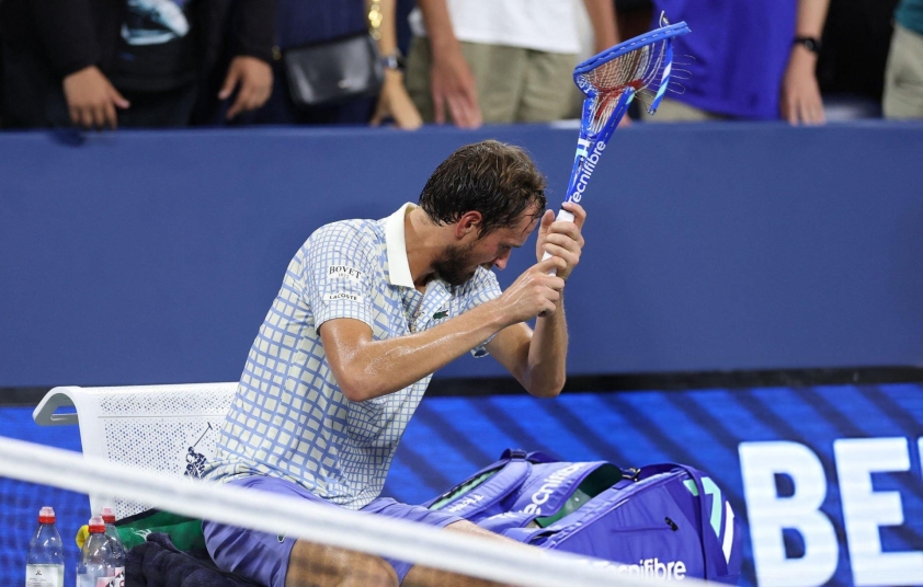 Medvedev sớm dừng bước ở US Open 2025 sau trận đấu gây tranh cãi 691601