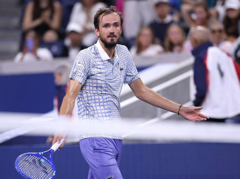 Medvedev sớm dừng bước ở US Open 2025 sau kịch bản không tưởng-691593