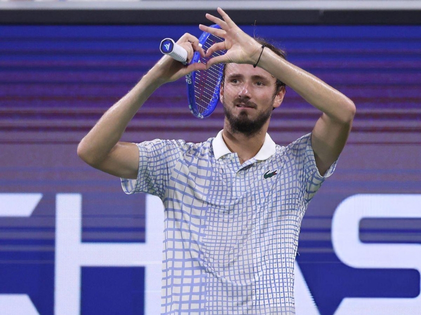Phá phách ở US Open, Medvedev nhận án phạt nặng-693827