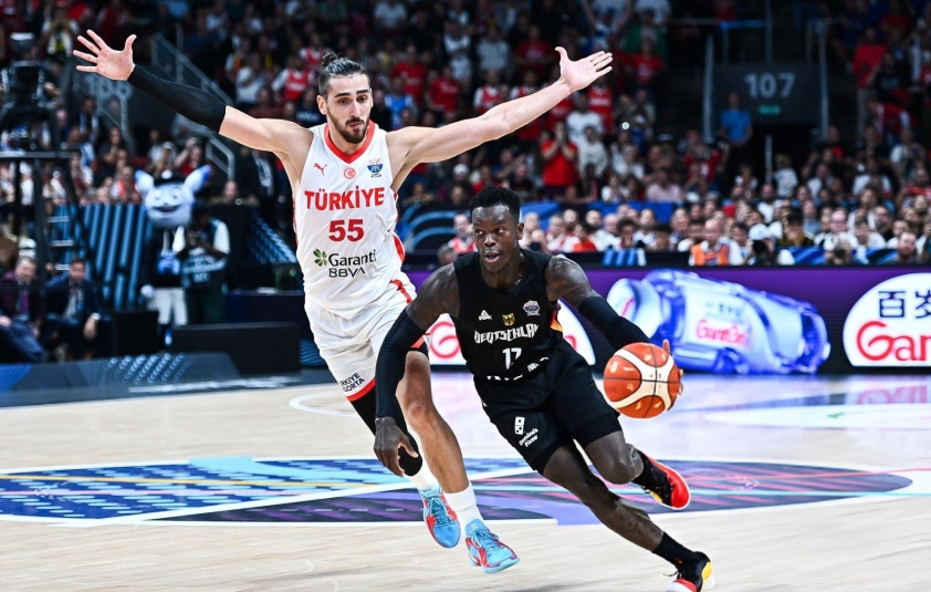 Dennis Schroder tỏa sáng, Đức vô địch bóng rổ châu Âu sau 32 năm chờ đợi 704720