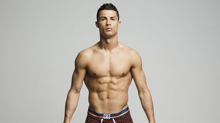Giữa cơn sốt chuyển nhượng, Ronaldo có động thái lạ khiến chị em đứng ngồi không yên 163241