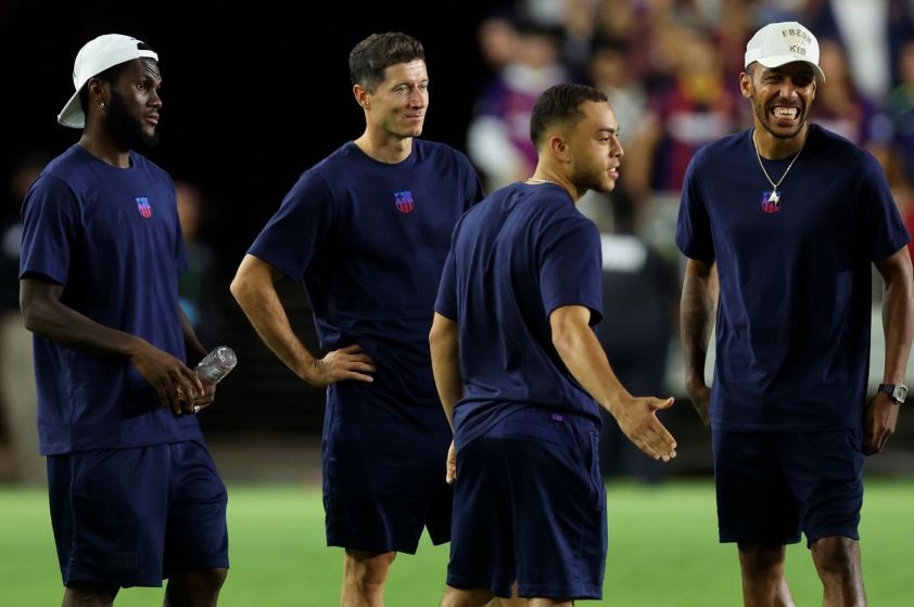 Bất lực vụ De Jong, MU chốt luôn tiền đạo số 1 Barca thay thế 168529